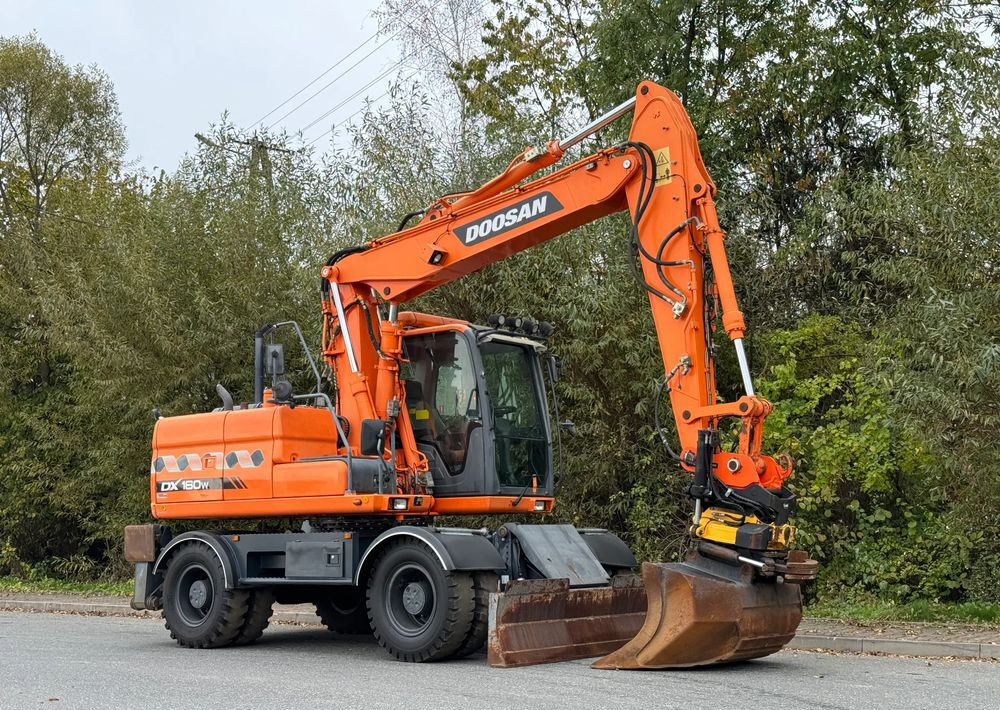 Doosan * DOOSAN DX160W *ROTOTILT* GPS 2D Leica * Sprowadzona * Stan Perfekcyjny * Koparka Kołowa * - Grävmaskin på däck: bild 2 Doosan * DOOSAN DX160W *ROTOTILT* GPS 2D Leica * Sprowadzona * Stan Perfekcyjny * Koparka Kołowa * - Grävmaskin på däck: bild 2
