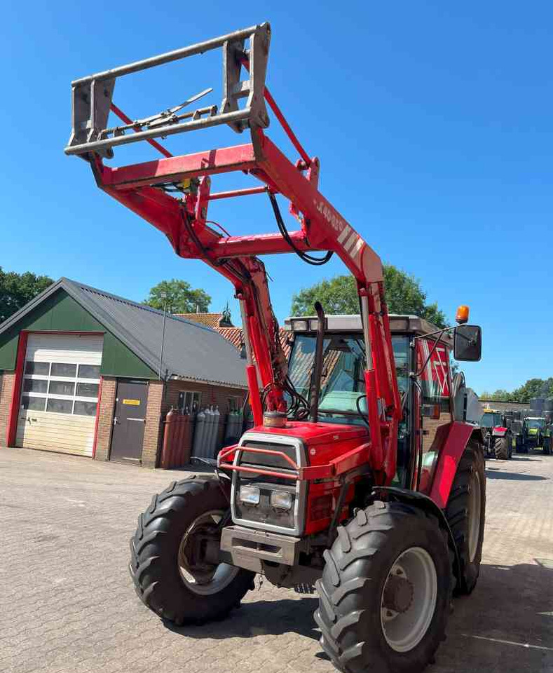 Massey Ferguson 6140 Dynashift met Mailleux voorlader tractoren - Traktor: bild 4 Massey Ferguson 6140 Dynashift met Mailleux voorlader tractoren - Traktor: bild 4