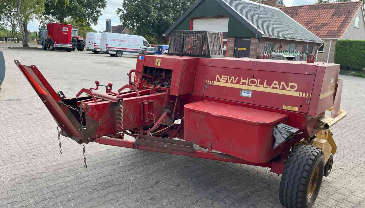 New Holland 570 Balepers pers pakkenperk weidebouwmachines - Fyrkantspress: bild 3 New Holland 570 Balepers pers pakkenperk weidebouwmachines - Fyrkantspress: bild 3