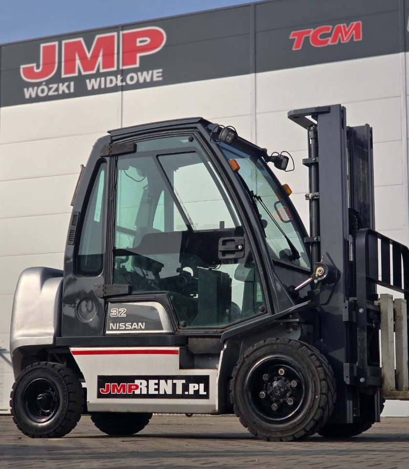Nissan FGD02 A 32 Q - Gasoltruck: bild 1 Nissan FGD02 A 32 Q - Gasoltruck: bild 1