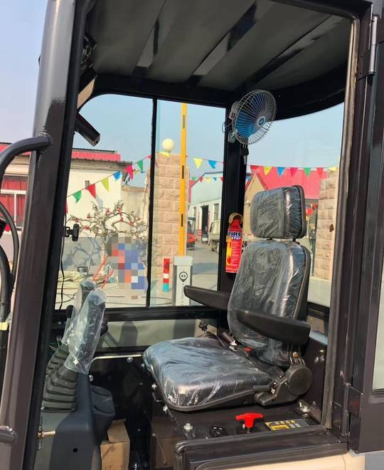 NEW MAXUS 38 HP 1700 kg Excavator with A/C Warranty up to 10 YEARS | НОВИЙ MAXUS 38 К.с. 1700 кг Екскаватор з кондиціонером Гарантія до 10 РОКІВ - Minigrävmaskin: bild 3 NEW MAXUS 38 HP 1700 kg Excavator with A/C Warranty up to 10 YEARS | НОВИЙ MAXUS 38 К.с. 1700 кг Екскаватор з кондиціонером Гарантія до 10 РОКІВ - Minigrävmaskin: bild 3