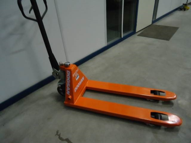 Doosan Pallettruck - Låglyftar: bild 2 Doosan Pallettruck - Låglyftar: bild 2