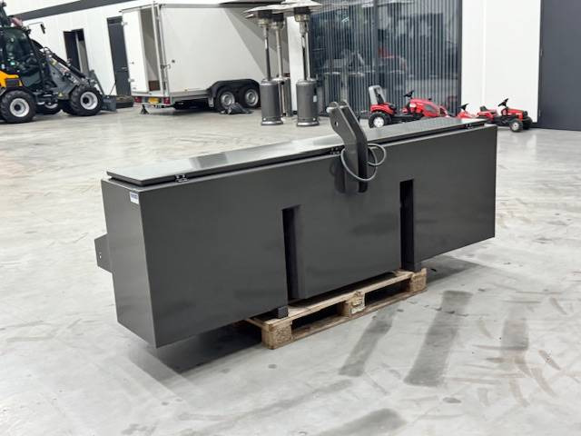 Fendt Frontkist, opbergbox - Reservdelar för Lantbruksmaskiner: bild 2 Fendt Frontkist, opbergbox - Reservdelar för Lantbruksmaskiner: bild 2