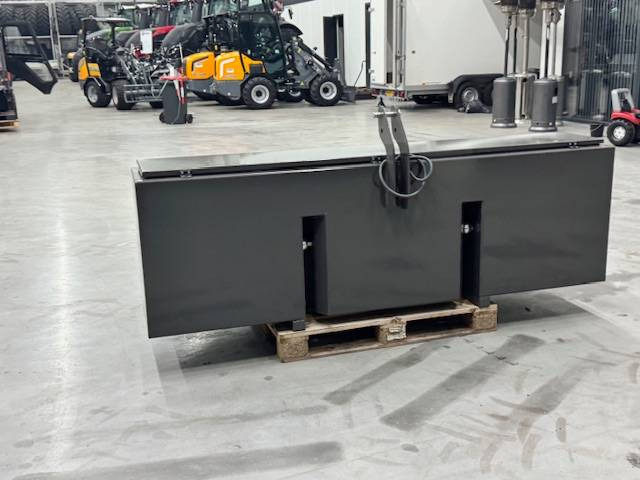 Fendt Frontkist, opbergbox - Reservdelar för Lantbruksmaskiner: bild 1 Fendt Frontkist, opbergbox - Reservdelar för Lantbruksmaskiner: bild 1
