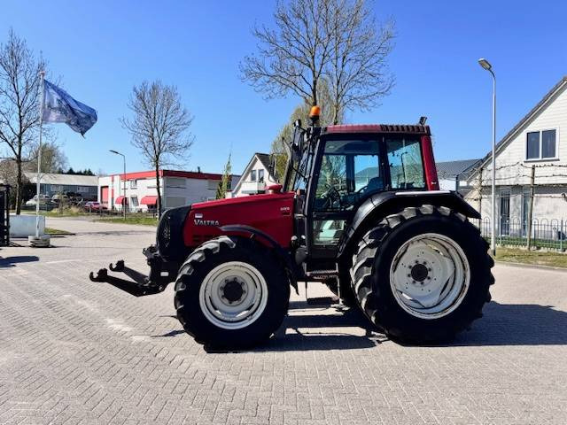 Valtra 6400, Luchtremmen, Fronthef, Frontaftakas - Traktor: bild 1 Valtra 6400, Luchtremmen, Fronthef, Frontaftakas - Traktor: bild 1