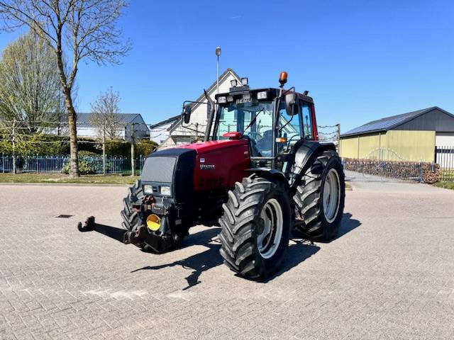 Valtra 6400, Luchtremmen, Fronthef, Frontaftakas - Traktor: bild 4 Valtra 6400, Luchtremmen, Fronthef, Frontaftakas - Traktor: bild 4