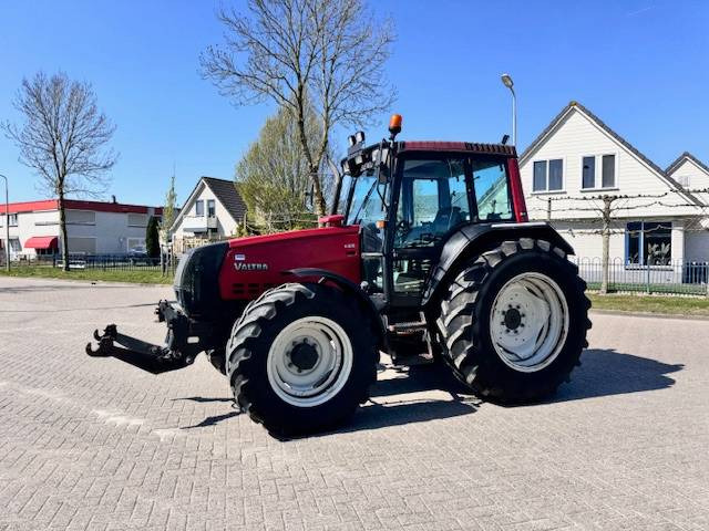 Valtra 6400, Luchtremmen, Fronthef, Frontaftakas - Traktor: bild 2 Valtra 6400, Luchtremmen, Fronthef, Frontaftakas - Traktor: bild 2