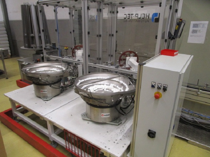 DECKEL ETIKETTIER ANLAGE SCHLEUTER GU 2 DO MIT 2xLÖFFELEINLEGESTATIONEN - Industrimaskin: bild 3 DECKEL ETIKETTIER ANLAGE SCHLEUTER GU 2 DO MIT 2xLÖFFELEINLEGESTATIONEN - Industrimaskin: bild 3