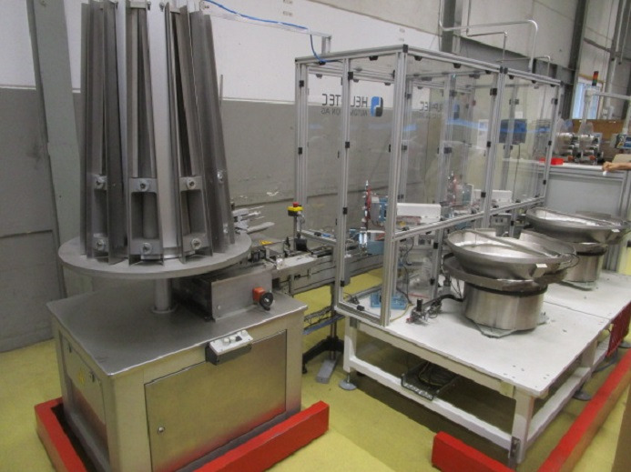 DECKEL ETIKETTIER ANLAGE SCHLEUTER GU 2 DO MIT 2xLÖFFELEINLEGESTATIONEN - Industrimaskin: bild 1 DECKEL ETIKETTIER ANLAGE SCHLEUTER GU 2 DO MIT 2xLÖFFELEINLEGESTATIONEN - Industrimaskin: bild 1