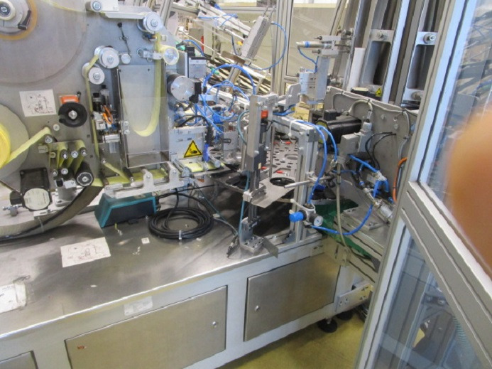 DECKEL ETIKETTIER ANLAGE SCHLEUTER GU 2 DU (RUNDLÄUFER) MIT LÖFFELEINLEGESTATION RNA SRC-N-630-1R - Industrimaskin: bild 4 DECKEL ETIKETTIER ANLAGE SCHLEUTER GU 2 DU (RUNDLÄUFER) MIT LÖFFELEINLEGESTATION RNA SRC-N-630-1R - Industrimaskin: bild 4