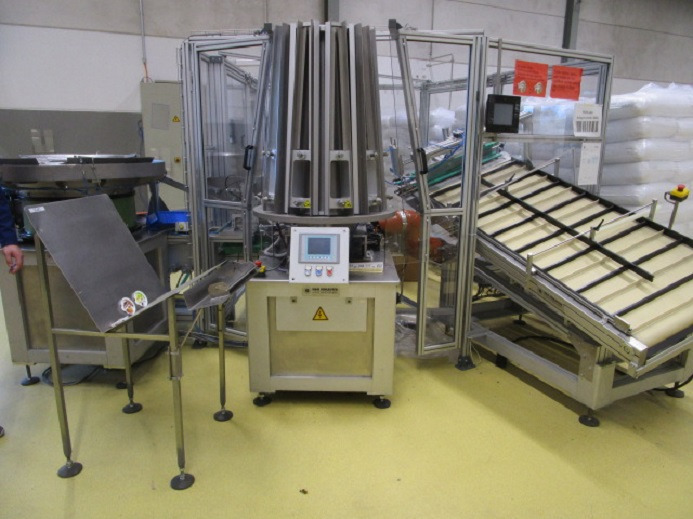 DECKEL ETIKETTIER ANLAGE SCHLEUTER GU 2 DU (RUNDLÄUFER) MIT LÖFFELEINLEGESTATION RNA SRC-N-630-1R - Industrimaskin: bild 2 DECKEL ETIKETTIER ANLAGE SCHLEUTER GU 2 DU (RUNDLÄUFER) MIT LÖFFELEINLEGESTATION RNA SRC-N-630-1R - Industrimaskin: bild 2