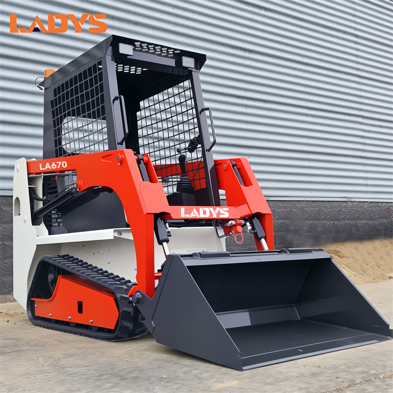 LADYS LA670 Mini Small Skid Steer Loader Compact Track Diesel Mini Skid Steer Loader For Sale With Small Mini Skid Steer Attachments 4 In 1 Bucket - Kompaktlastare/ Slirstyrda lastare: bild 2 LADYS LA670 Mini Small Skid Steer Loader Compact Track Diesel Mini Skid Steer Loader For Sale With Small Mini Skid Steer Attachments 4 In 1 Bucket - Kompaktlastare/ Slirstyrda lastare: bild 2