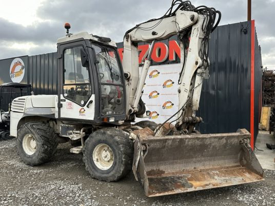 Mecalac 12MSX à 32500 € HT - Grävmaskin på däck: bild 1 Mecalac 12MSX à 32500 € HT - Grävmaskin på däck: bild 1