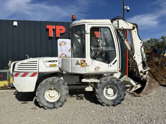 Mecalac 12MXT - Déport - Caméra x 2 - Grävmaskin på däck: bild 1 Mecalac 12MXT - Déport - Caméra x 2 - Grävmaskin på däck: bild 1