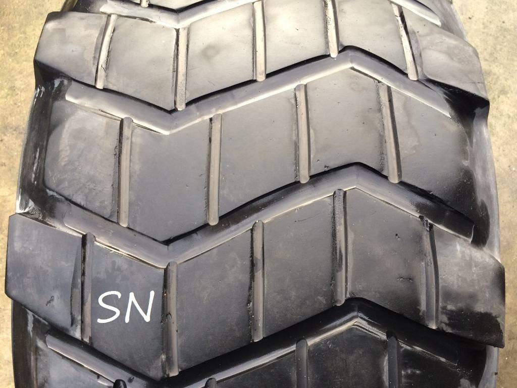 Michelin 525/65R20.5 XS - USED REGROOVED - Däck för Lantbruksmaskiner: bild 4 Michelin 525/65R20.5 XS - USED REGROOVED - Däck för Lantbruksmaskiner: bild 4