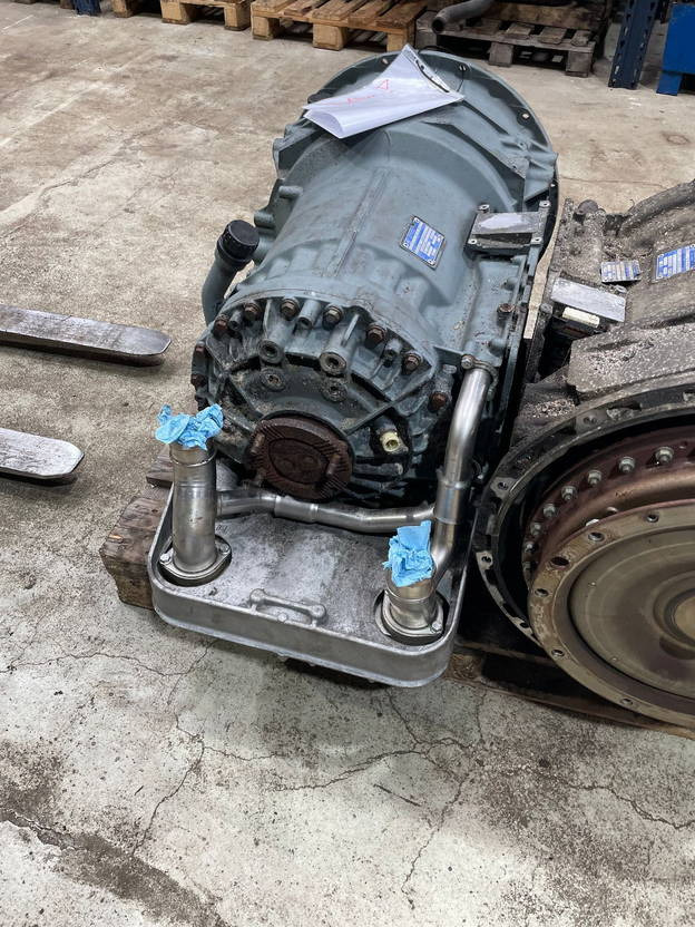 ZF ZF Ölkühler Wärmetauscher Getriebeölkühler Ecolife 6AP 1400 1700 - Oljekylare för Buss: bild 4 ZF ZF Ölkühler Wärmetauscher Getriebeölkühler Ecolife 6AP 1400 1700 - Oljekylare för Buss: bild 4