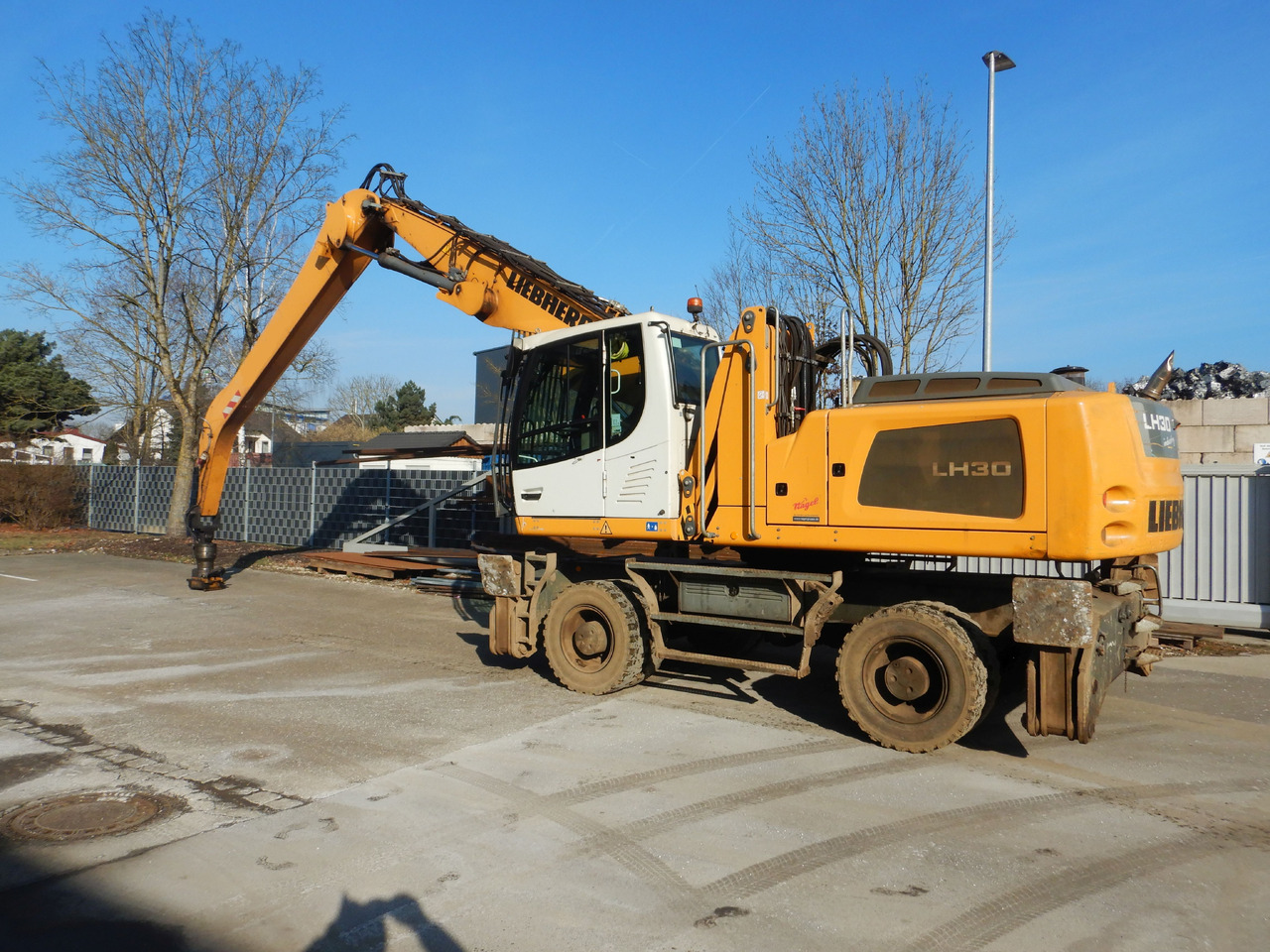 LIEBHERR LH 30 Industry - Materialhanterare: bild 1 LIEBHERR LH 30 Industry - Materialhanterare: bild 1