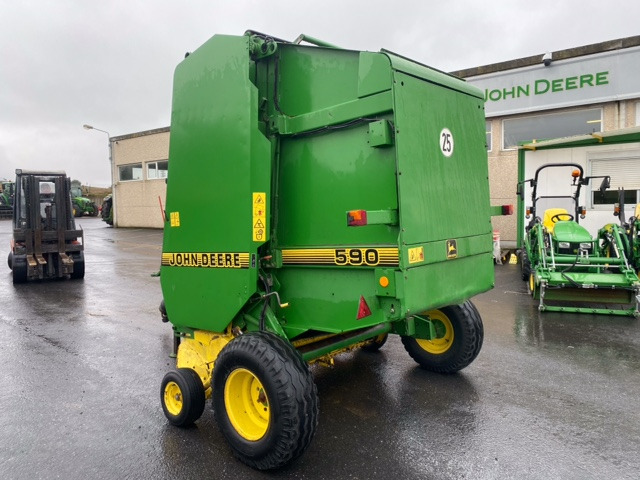 JOHN DEERE 590 - Rundbalspress: bild 2 JOHN DEERE 590 - Rundbalspress: bild 2