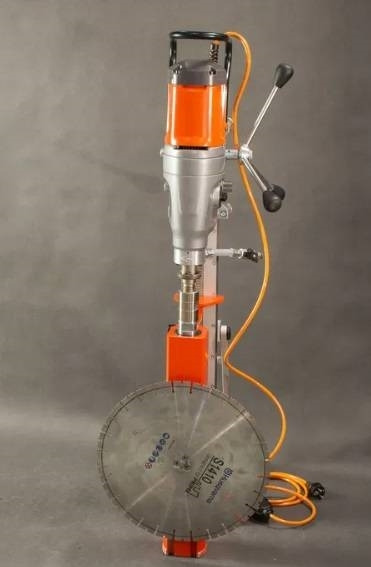 Husqvarna PC16 DM430 - Entreprenadutrustning: bild 1 Husqvarna PC16 DM430 - Entreprenadutrustning: bild 1