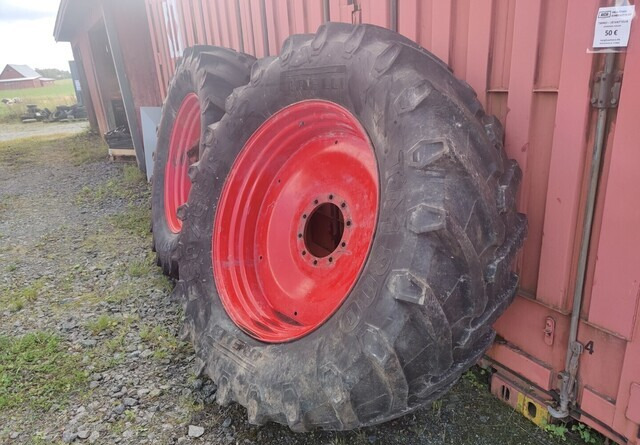 Fendt Takarenkaat 650/65R42 vanteineen - Däck för Traktor: bild 4 Fendt Takarenkaat 650/65R42 vanteineen - Däck för Traktor: bild 4