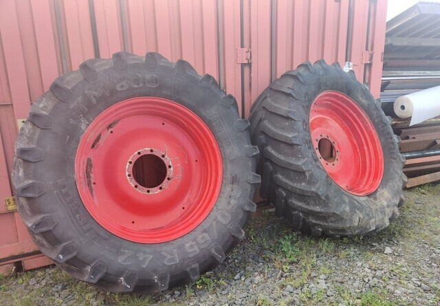 Fendt Takarenkaat 650/65R42 vanteineen - Däck för Traktor: bild 1 Fendt Takarenkaat 650/65R42 vanteineen - Däck för Traktor: bild 1