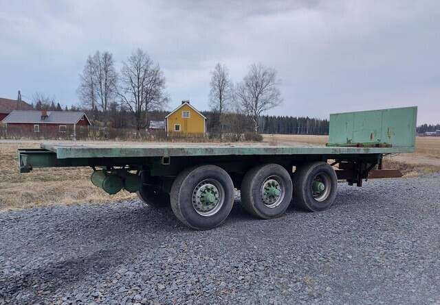 JALKALAVAKÄRRY - 3-akselinen ILMA-ALUSTAINEN KÄRRY MONEEN KÄYTTÖÖN - Flakvagn för lantbruk: bild 2 JALKALAVAKÄRRY - 3-akselinen ILMA-ALUSTAINEN KÄRRY MONEEN KÄYTTÖÖN - Flakvagn för lantbruk: bild 2