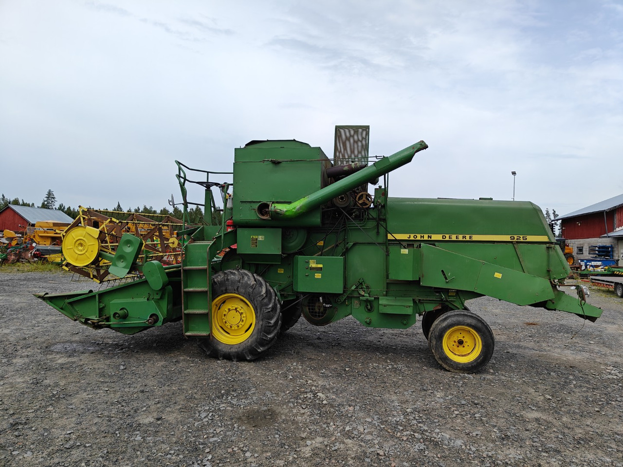 JOHN DEERE 925 leikkuupuimuri - Skördetröska: bild 2 JOHN DEERE 925 leikkuupuimuri - Skördetröska: bild 2