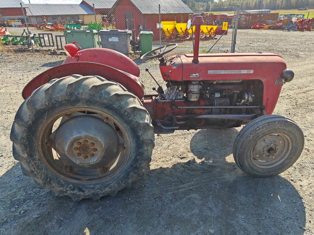 Massey Ferguson 35 traktori alkuperäiskuntoinen, katso video! - Traktor: bild 4 Massey Ferguson 35 traktori alkuperäiskuntoinen, katso video! - Traktor: bild 4