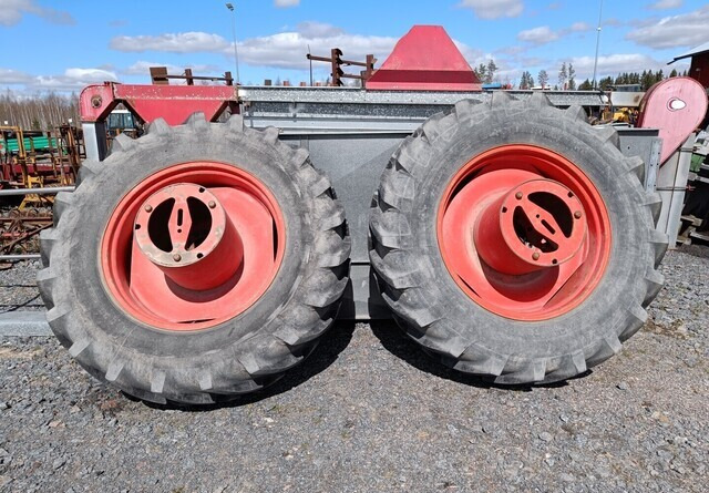 Taurus Paripyörät 18.4R38 todella hyväkuntoiset Fendt Farmer 312LSA sopivat - Komplett hjul för Lantbruksmaskiner: bild 2 Taurus Paripyörät 18.4R38 todella hyväkuntoiset Fendt Farmer 312LSA sopivat - Komplett hjul för Lantbruksmaskiner: bild 2