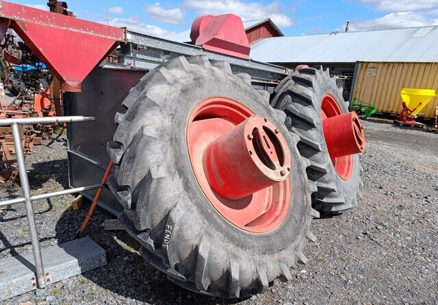Taurus Paripyörät 18.4R38 todella hyväkuntoiset Fendt Farmer 312LSA sopivat - Komplett hjul för Lantbruksmaskiner: bild 3 Taurus Paripyörät 18.4R38 todella hyväkuntoiset Fendt Farmer 312LSA sopivat - Komplett hjul för Lantbruksmaskiner: bild 3