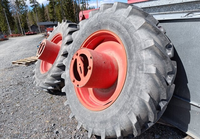 Taurus Paripyörät 18.4R38 todella hyväkuntoiset Fendt Farmer 312LSA sopivat - Komplett hjul för Lantbruksmaskiner: bild 1 Taurus Paripyörät 18.4R38 todella hyväkuntoiset Fendt Farmer 312LSA sopivat - Komplett hjul för Lantbruksmaskiner: bild 1