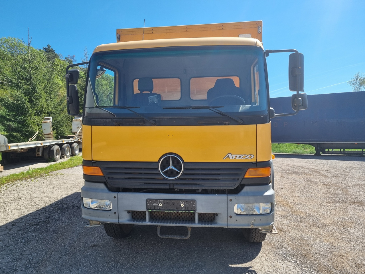 MERCEDES-BENZ ATEGO 1017 4x4 BOX + PTO - Lastbil med skåp: bild 2 MERCEDES-BENZ ATEGO 1017 4x4 BOX + PTO - Lastbil med skåp: bild 2