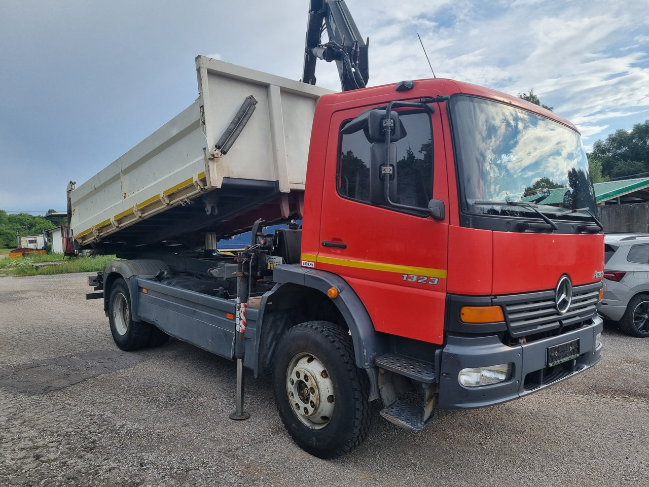 MERCEDES-BENZ ATEGO 1323 4x4 tipper + crane HIAB 095 - Tippbil lastbil, Kranbil: bild 3 MERCEDES-BENZ ATEGO 1323 4x4 tipper + crane HIAB 095 - Tippbil lastbil, Kranbil: bild 3