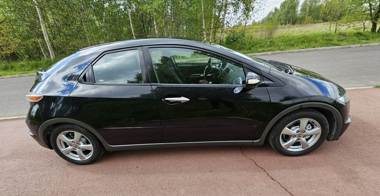 Honda Civic VIII bardzo ładna * pełnosprawna * - Hatchback/ Halvkombi: bild 3 Honda Civic VIII bardzo ładna * pełnosprawna * - Hatchback/ Halvkombi: bild 3