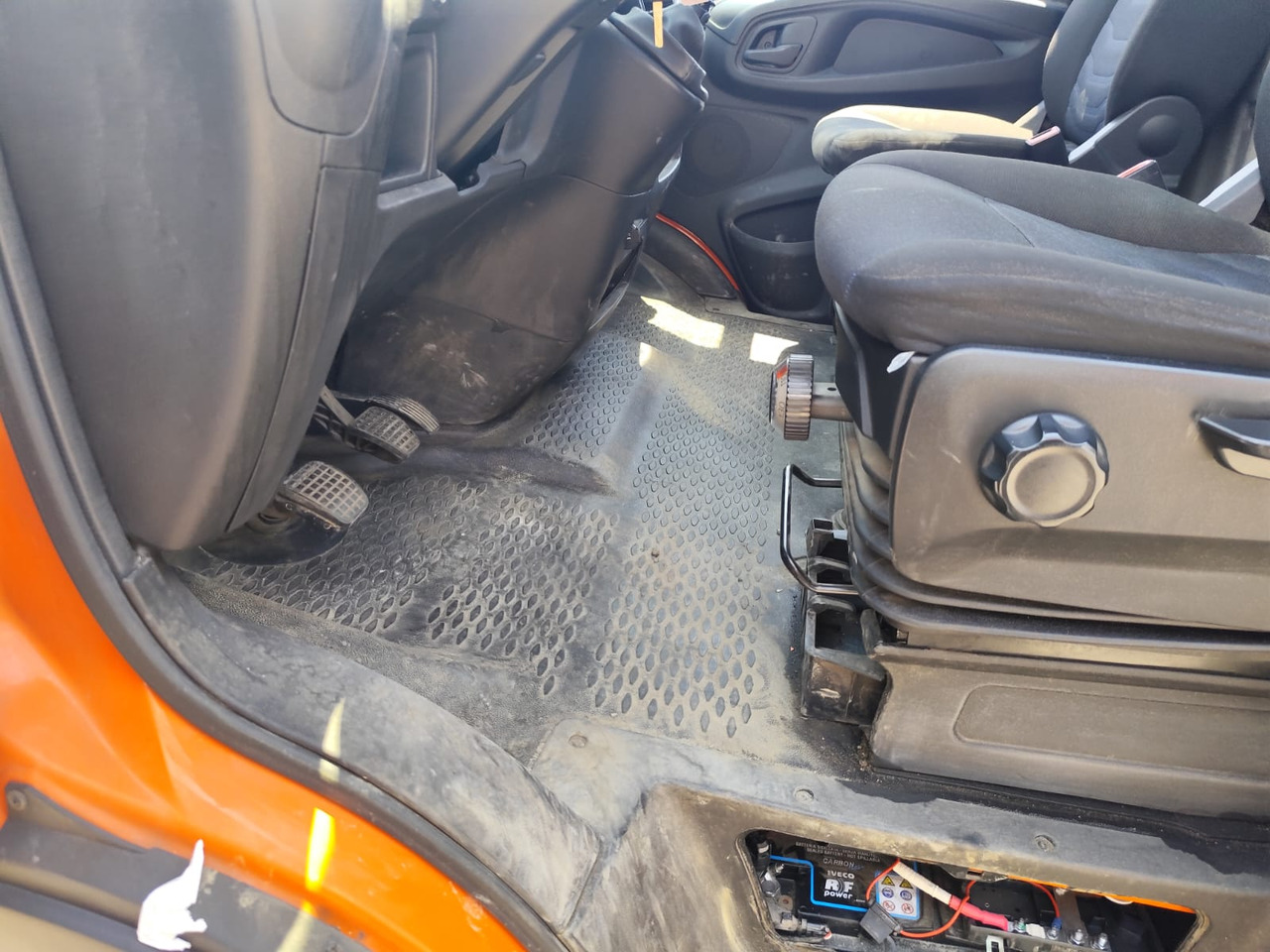 IVECO DAILY 35-140 - Kranbil: bild 5 IVECO DAILY 35-140 - Kranbil: bild 5
