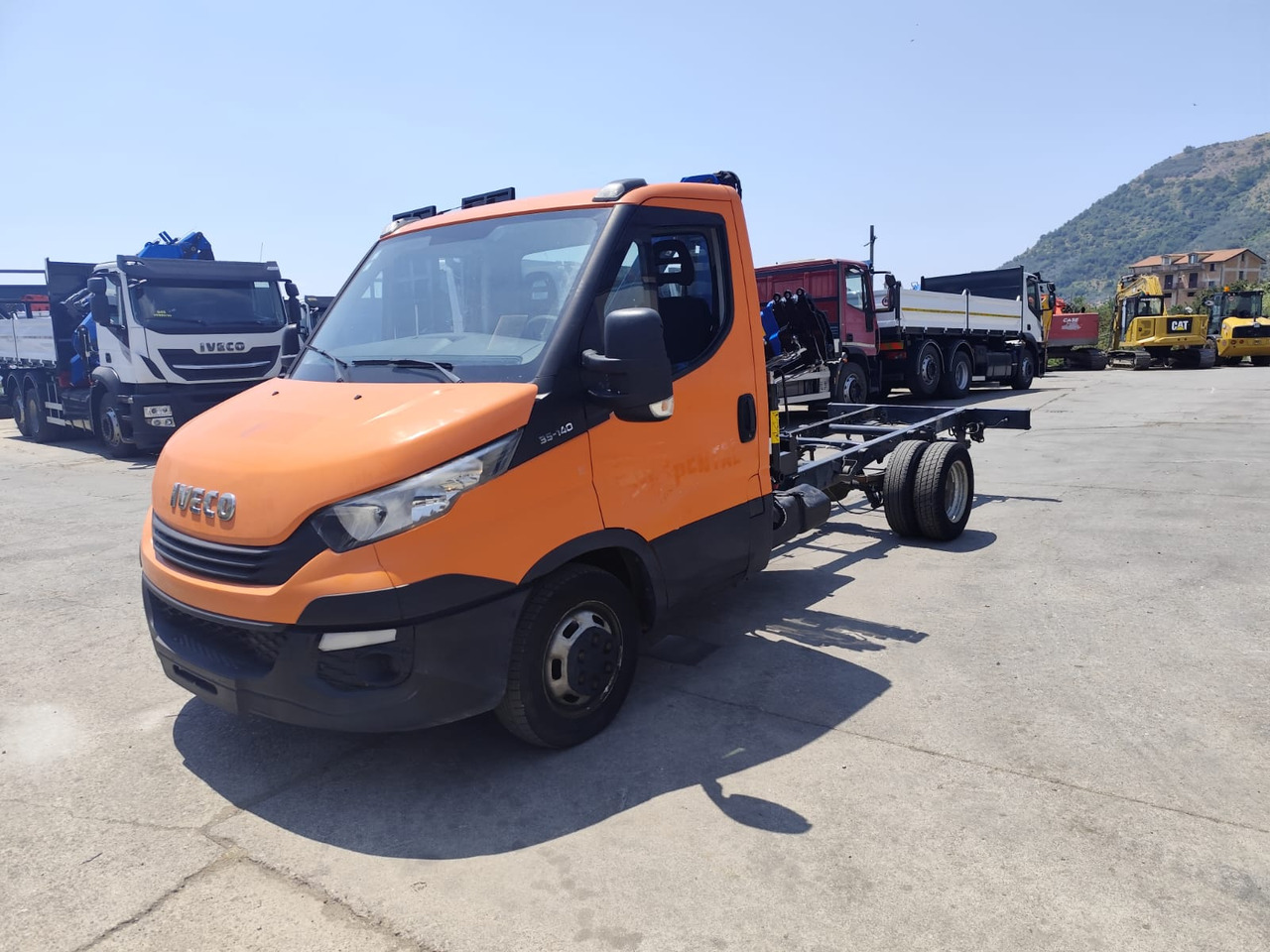 IVECO DAILY 35-140 - Kranbil: bild 1 IVECO DAILY 35-140 - Kranbil: bild 1