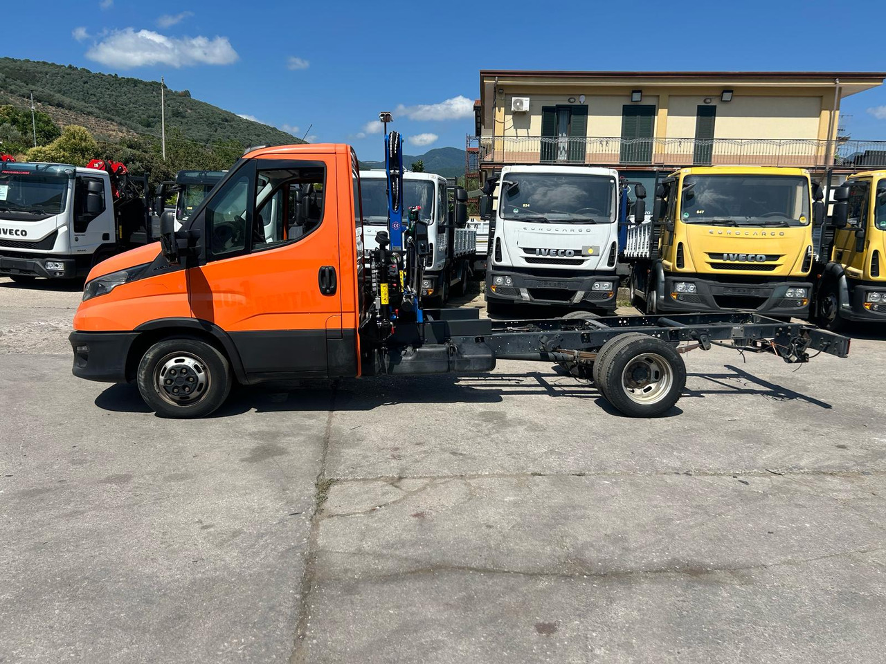 IVECO DAILY 35-140 - Kranbil: bild 2 IVECO DAILY 35-140 - Kranbil: bild 2