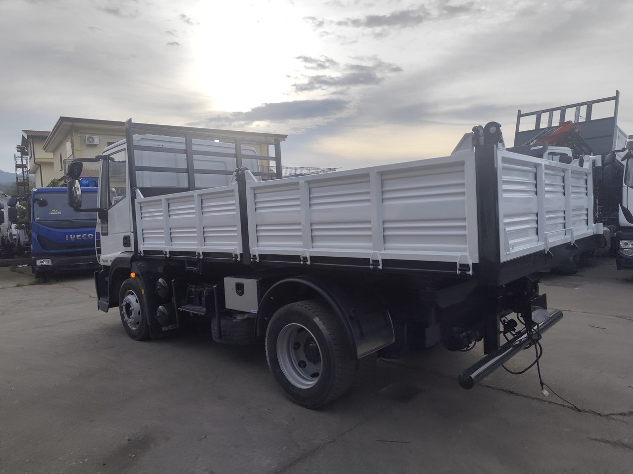 IVECO EUROCARGO 120E25 - Tippbil lastbil: bild 3 IVECO EUROCARGO 120E25 - Tippbil lastbil: bild 3