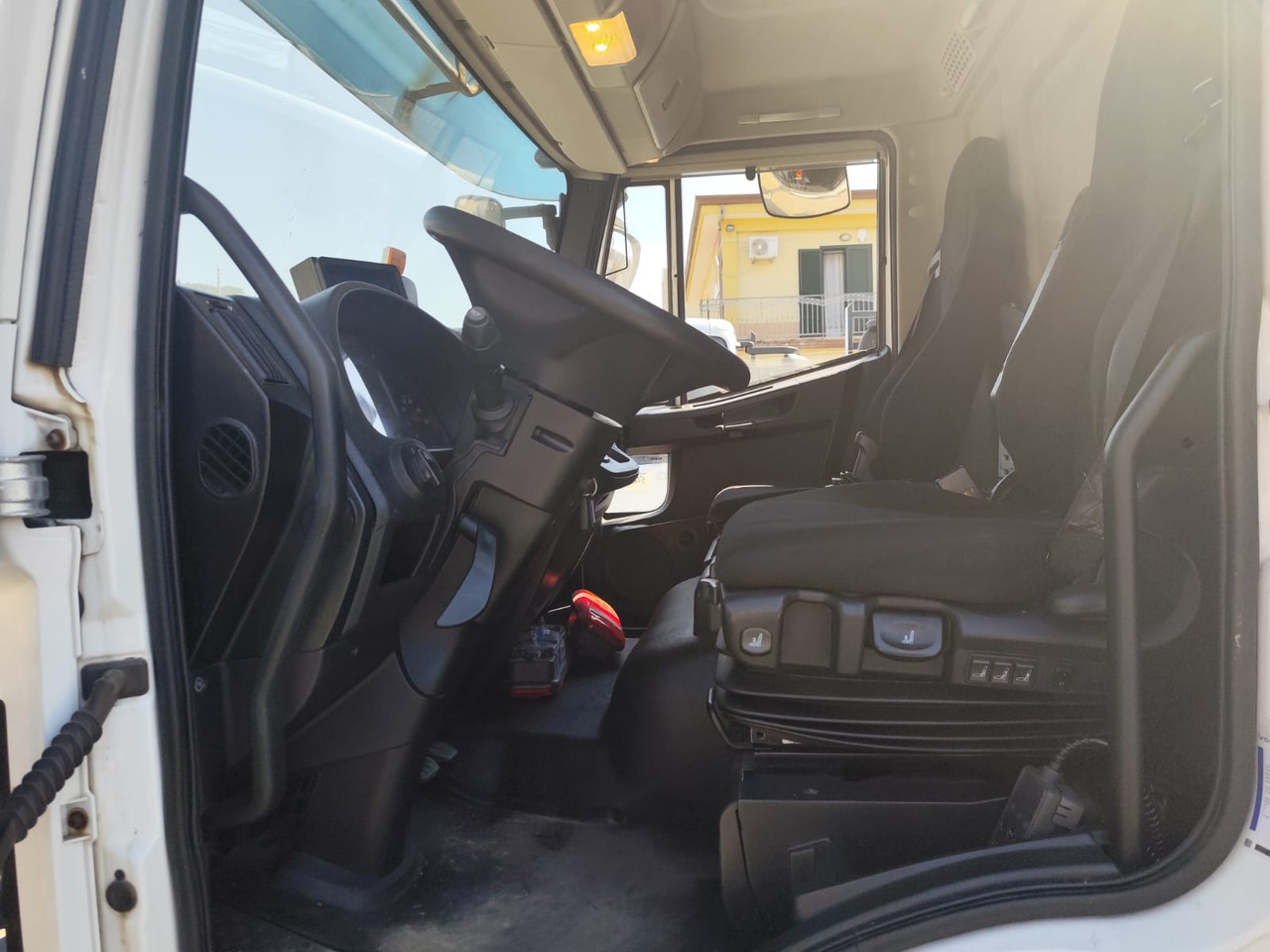 IVECO EUROCARGO 140-250 - Lastväxlare lastbil: bild 3 IVECO EUROCARGO 140-250 - Lastväxlare lastbil: bild 3