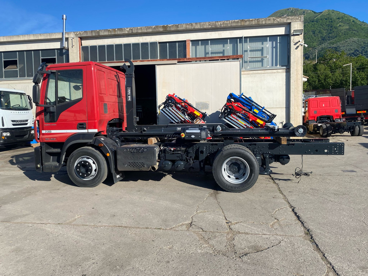 IVECO EUROCARGO 150-280 - Lastväxlare lastbil: bild 2 IVECO EUROCARGO 150-280 - Lastväxlare lastbil: bild 2