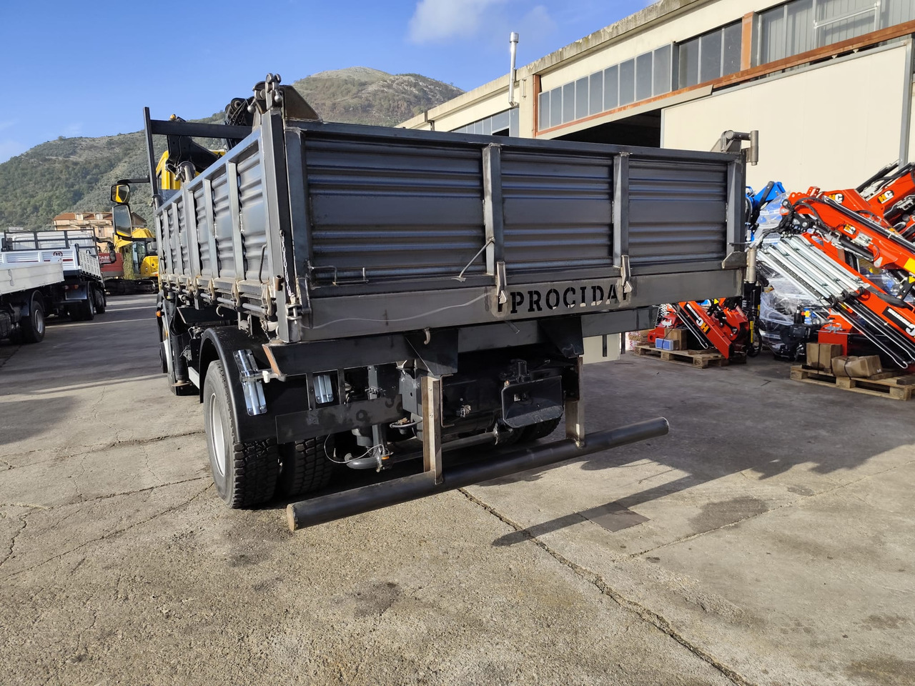 IVECO EUROCARGO 160E30 - Kranbil: bild 2 IVECO EUROCARGO 160E30 - Kranbil: bild 2