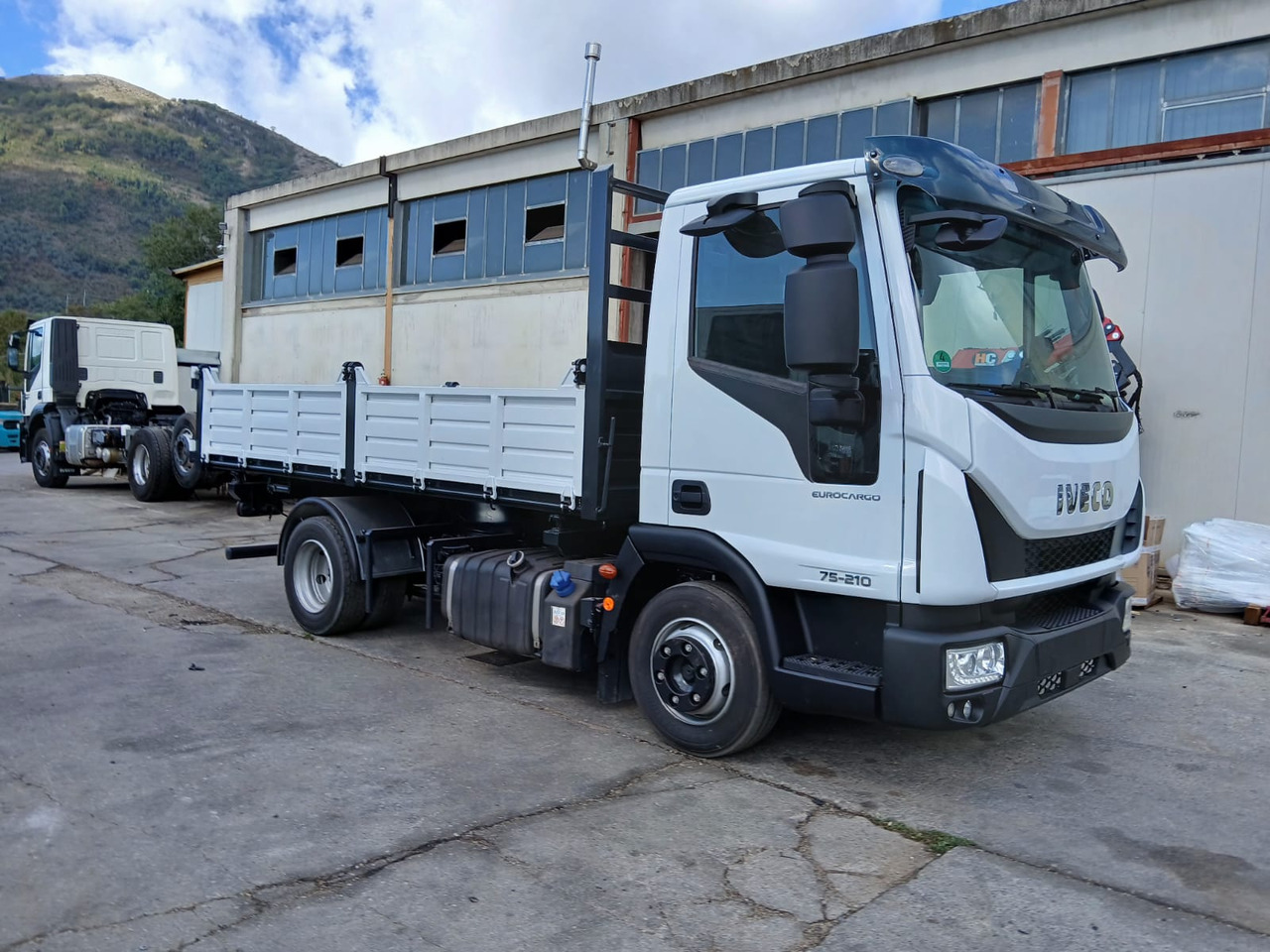 IVECO EUROCARGO 75-210 - Tippbil lastbil: bild 1 IVECO EUROCARGO 75-210 - Tippbil lastbil: bild 1