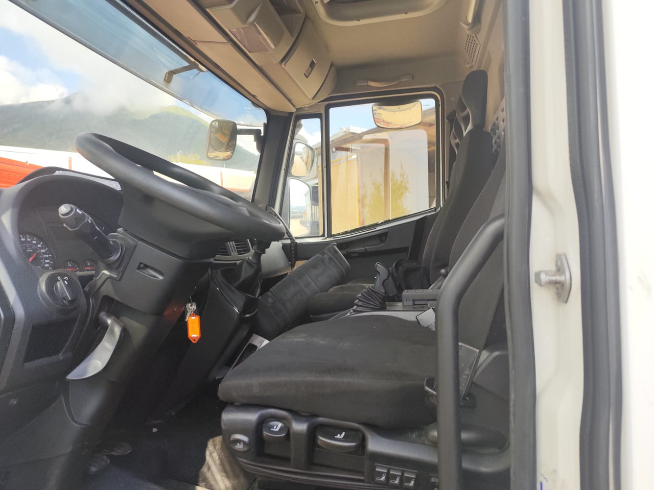 IVECO EUROCARGO 80-210 - Chassi lastbil: bild 2 IVECO EUROCARGO 80-210 - Chassi lastbil: bild 2