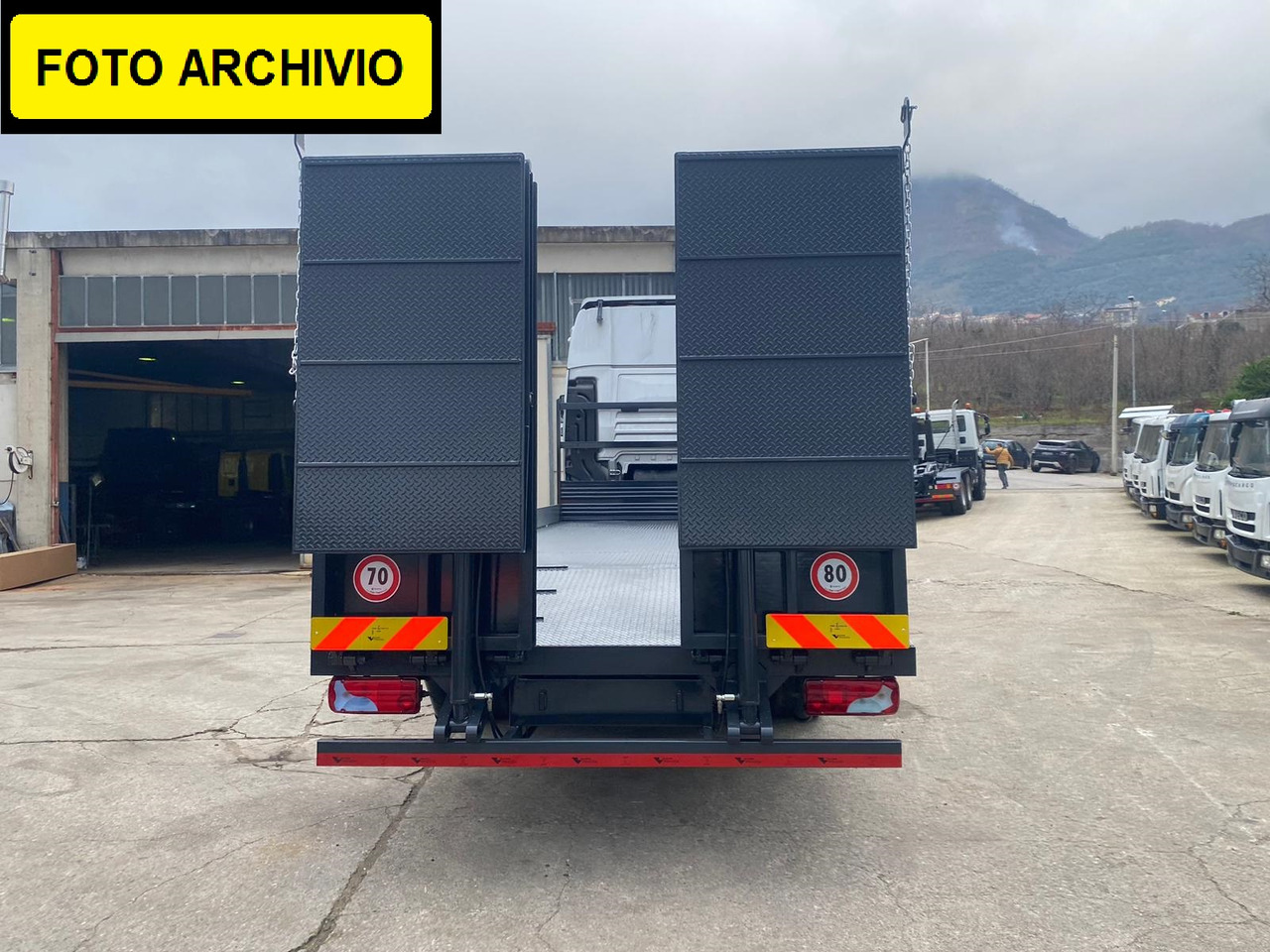 IVECO STRALIS 260S40 - Flakbil: bild 2 IVECO STRALIS 260S40 - Flakbil: bild 2