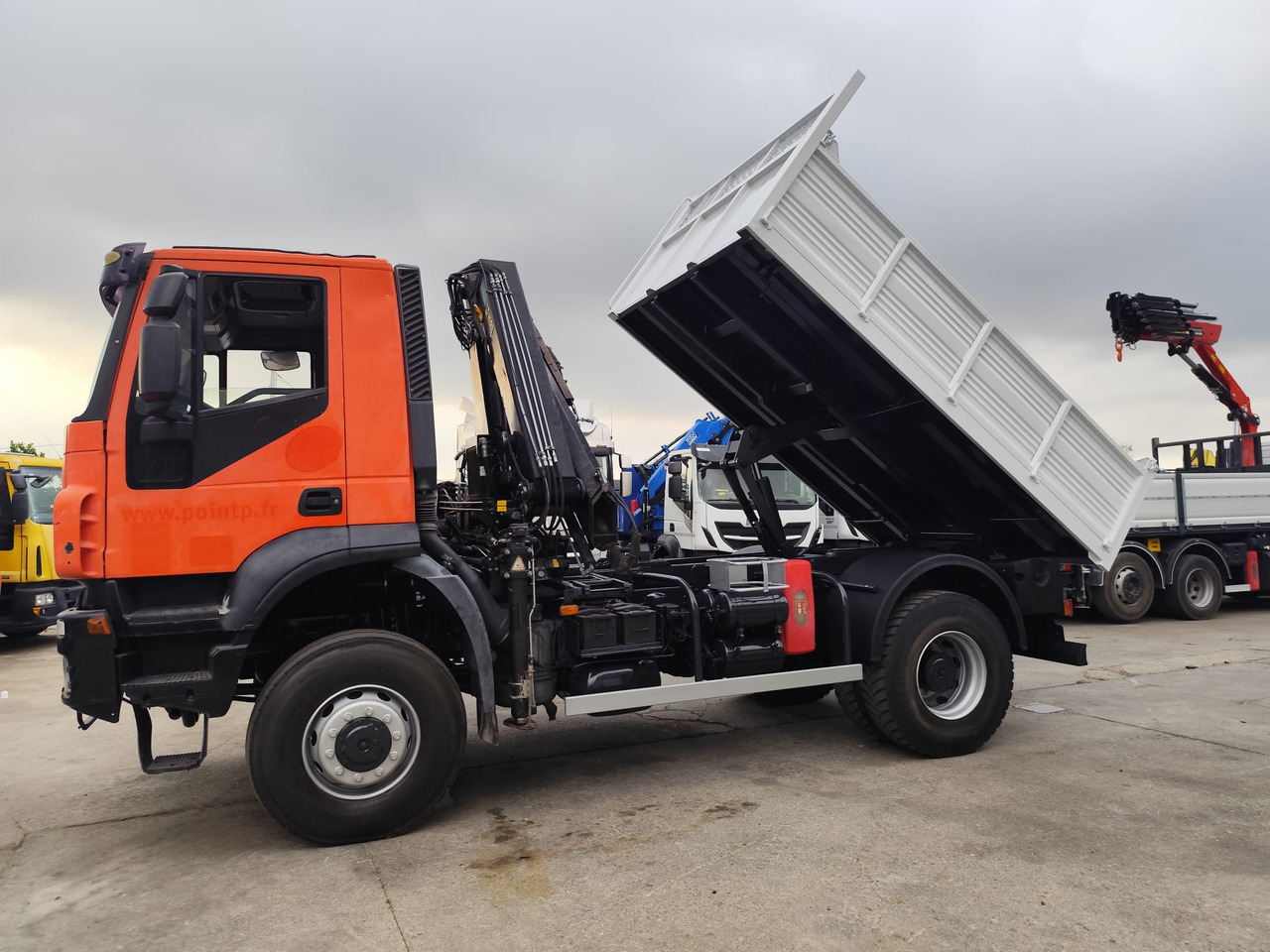 IVECO TRAKKER 190T36 - Kranbil, Tippbil lastbil: bild 2 IVECO TRAKKER 190T36 - Kranbil, Tippbil lastbil: bild 2