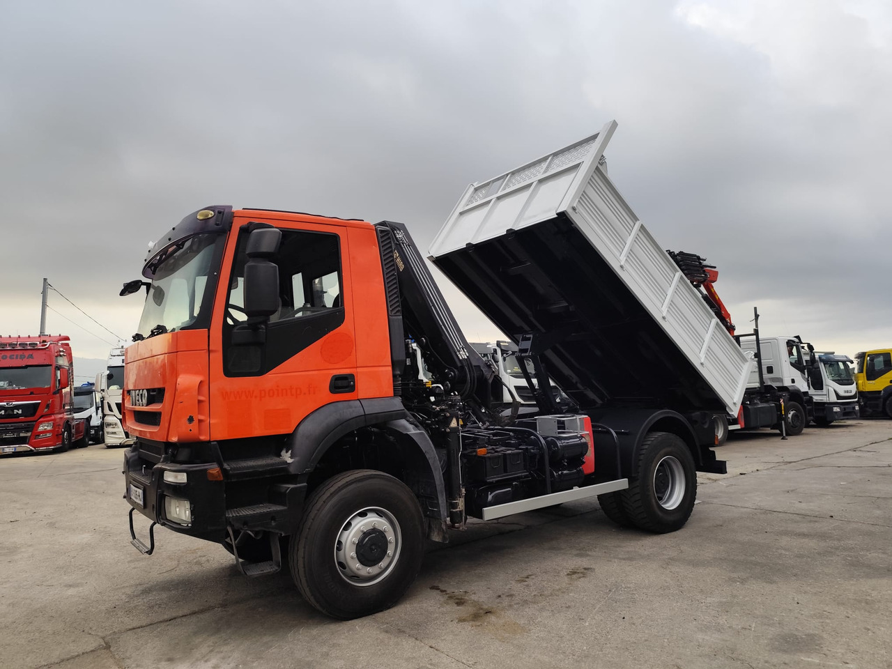 IVECO TRAKKER 190T36 - Kranbil, Tippbil lastbil: bild 1 IVECO TRAKKER 190T36 - Kranbil, Tippbil lastbil: bild 1