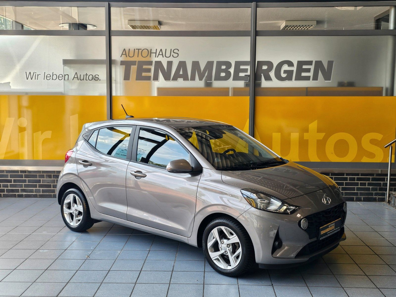 Hyundai i10 Trend AUTOMATIK SHZ PDC LenkrHzg DAB Spurhal - Personbil: bild 1 Hyundai i10 Trend AUTOMATIK SHZ PDC LenkrHzg DAB Spurhal - Personbil: bild 1