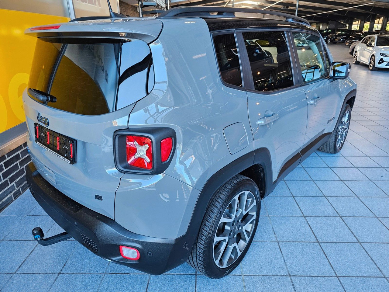 Jeep Renegade S Plug-In-Hybrid 4xe Kamera LED ACC AHK - SUV: bild 2 Jeep Renegade S Plug-In-Hybrid 4xe Kamera LED ACC AHK - SUV: bild 2
