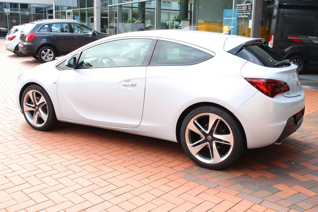 Opel Astra J GTC Innovation - Personbil: bild 2 Opel Astra J GTC Innovation - Personbil: bild 2