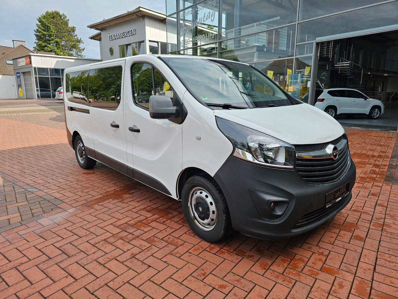 Opel Vivaro B Combi Bus L2H1 2,9t AHK - Persontransport: bild 1 Opel Vivaro B Combi Bus L2H1 2,9t AHK - Persontransport: bild 1